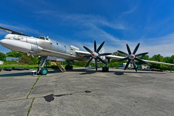 Ukraine Poltava 2020 在Poltava军用机场的领土上建立了远程和战略航空博物馆 军用飞机 战斗人员 轰炸机和地面军车 — 图库照片