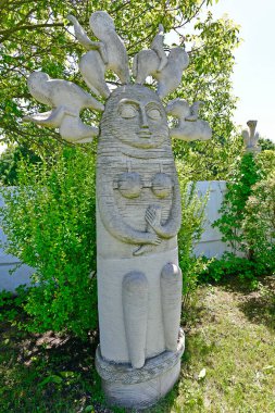 Ukrayna, Poltava 06 / 07 / 2020. Opishnya 'daki Ukrayna Seramiklerinin Ulusal Müze Rezervi. Bu antik köy, Ukrayna 'nın en büyük seramik zanaatkarları merkezi olarak biliniyor..