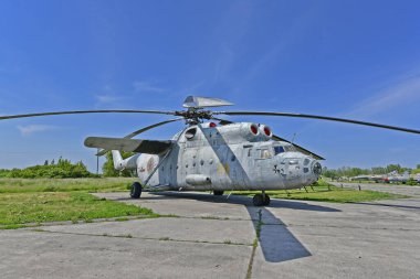 Ukrayna, Poltava 06 / 06 / 2020. Uzun Menzilli ve Stratejik Havacılık Müzesi Poltava askeri havaalanı bölgesinde kuruldu. Askeri uçaklar, savaşçılar, bombardıman uçakları ve askeri araçlar..