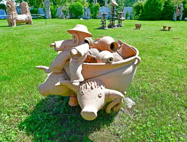 ウクライナ ポルタヴァ2020年6月7日 国立博物館 オピシュニャのウクライナ陶器の埋蔵量 この古代の村は長いセラミック職人の最大の中心地として知られています ウクライナの陶器の首都 — ストック写真
