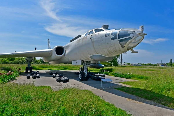 ウクライナ ポルタヴァ2020年6月6日 長距離戦略航空博物館は ポルタヴァ軍事飛行場の領土に作成されました 軍用機 戦闘機 爆撃機 軍用地上車両 — ストック写真