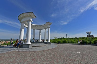 Ukrayna, Poltava 06.06.2020. Halkın Dostluğu Rotunda veya Beyaz Beretka, Poltava 'da bulunan bir sütundur..