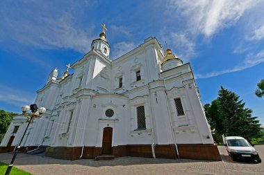 Ukrayna, Poltava 06.06.2020. İvanova Gora 'daki Varsayım Katedrali Poltava' daki ilk taş bina. 1751-70 yılları arasında Poltava Kalesi 'nin Vecheva meydanında 1695' ten beri bilinen ahşap bir kilisenin sahasında inşa edilmiş..