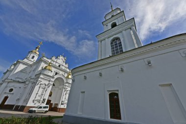 Ukrayna, Poltava 06.06.2020. İvanova Gora 'daki Varsayım Katedrali Poltava' daki ilk taş bina. 1751-70 yılları arasında Poltava Kalesi 'nin Vecheva meydanında 1695' ten beri bilinen ahşap bir kilisenin sahasında inşa edilmiş..