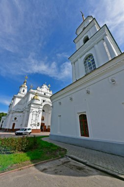 Ukrayna, Poltava 06.06.2020. İvanova Gora 'daki Varsayım Katedrali Poltava' daki ilk taş bina. 1751-70 yılları arasında Poltava Kalesi 'nin Vecheva meydanında 1695' ten beri bilinen ahşap bir kilisenin sahasında inşa edilmiş..