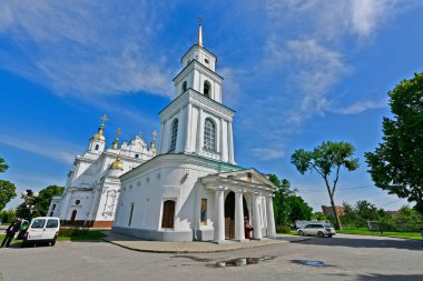 Ukrayna, Poltava 06.06.2020. İvanova Gora 'daki Varsayım Katedrali Poltava' daki ilk taş bina. 1751-70 yılları arasında Poltava Kalesi 'nin Vecheva meydanında 1695' ten beri bilinen ahşap bir kilisenin sahasında inşa edilmiş..
