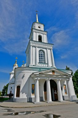 Ukrayna, Poltava 06.06.2020. İvanova Gora 'daki Varsayım Katedrali Poltava' daki ilk taş bina. 1751-70 yılları arasında Poltava Kalesi 'nin Vecheva meydanında 1695' ten beri bilinen ahşap bir kilisenin sahasında inşa edilmiş..