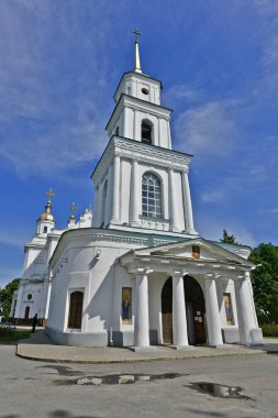 Ukrayna, Poltava 06.06.2020. İvanova Gora 'daki Varsayım Katedrali Poltava' daki ilk taş bina. 1751-70 yılları arasında Poltava Kalesi 'nin Vecheva meydanında 1695' ten beri bilinen ahşap bir kilisenin sahasında inşa edilmiş..