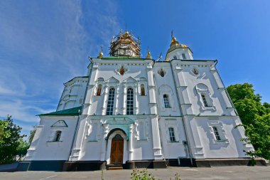 Çarmıhın Yücelişi Katedrali, Ukrayna 'da bugüne kadar ayakta kalan tek yedi kubbeli Barok kilisesidir..