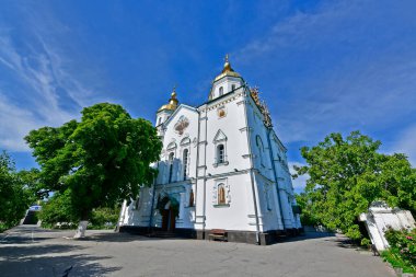 Çarmıhın Yücelişi Katedrali, Ukrayna 'da bugüne kadar ayakta kalan tek yedi kubbeli Barok kilisesidir..