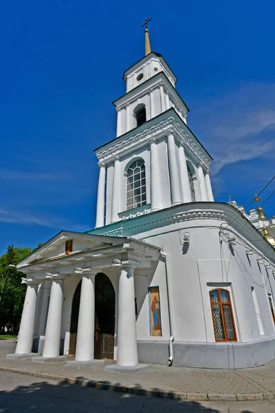 ウクライナ ポルタヴァ06 2020 イヴァノヴァ ゴラの仮定大聖堂は ポルタヴァで最初の石造りの建物です 木造教会跡に1751 70年に建てられ 1695年から知られ ポルタヴァ要塞のベチェヴァ広場に立っていた — ストック写真