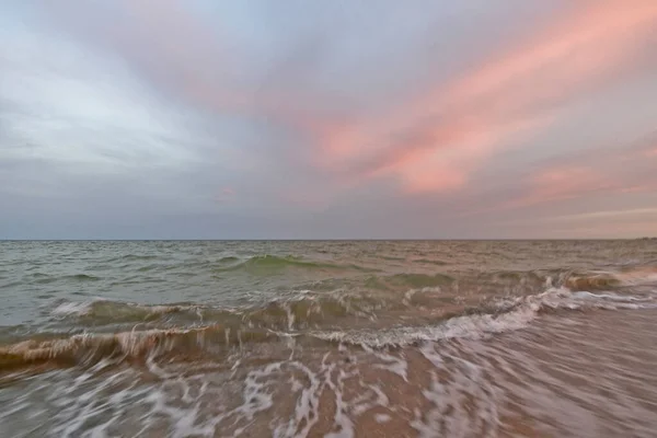 Krásný Večerní Západ Slunce Pláži Azovského Moře Barevné Barvy Oblohy — Stock fotografie