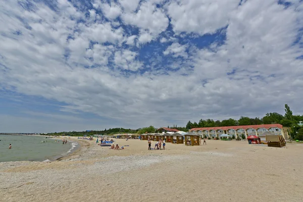 Ukraina Primorsk 2020 Azovska Havet Stranden Dorozhnik Resort Bungalows Solstolar — Stockfoto