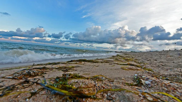 Krásný Večerní Západ Slunce Pláži Azovského Moře Barevné Barvy Oblohy — Stock fotografie