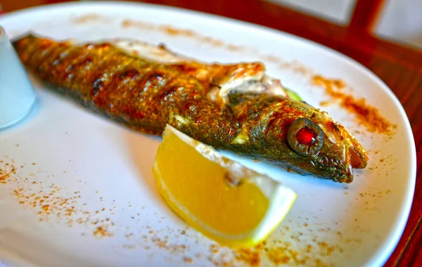 Deliziosi Sani Piatti Pesce Ristorante Che Serve Piatti — Foto Stock