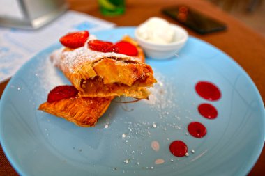 Lezzetli ve güzel tatlılar, restoranda servis edilen yemekler..