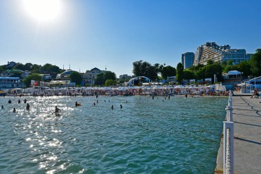 Ukrayna, Odessa 07 / 29 / 2020. Arcadia Sahili - Odessa, Ukrayna 'nın en ünlü plajı. Arcadia bölgesinde yer almaktadır..