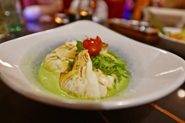 Khinkali, Gürcistan mutfağının ulusal bir yemeğidir. Karidesli Khinkali..