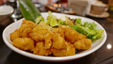 Tavuk ve sebzeli pilav, restoran yemeği..