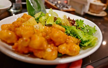 Tavuk ve sebzeli pilav, restoran yemeği..