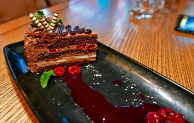 Pasta, krema ya da reçele batırılmış bir ya da daha fazla pastadan oluşan bir tatlıdır. Pastanın üstü genellikle krema, krema ya da meyveyle süslenir..