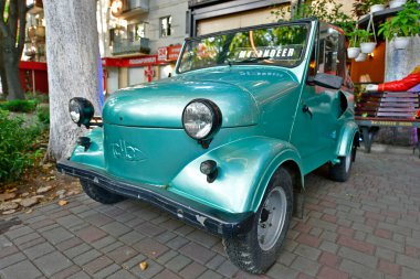 Ukrayna, Odessa 07 / 27 / 2020. SMZ S-3A, 1958-1970 yılları arasında Serpukhov Motosiklet Santrali tarafından seri olarak üretilen dört tekerlekli bir otomobildir. Araba 8 beygir gücünde Izh-49 motosiklet motoru kullanıyordu..