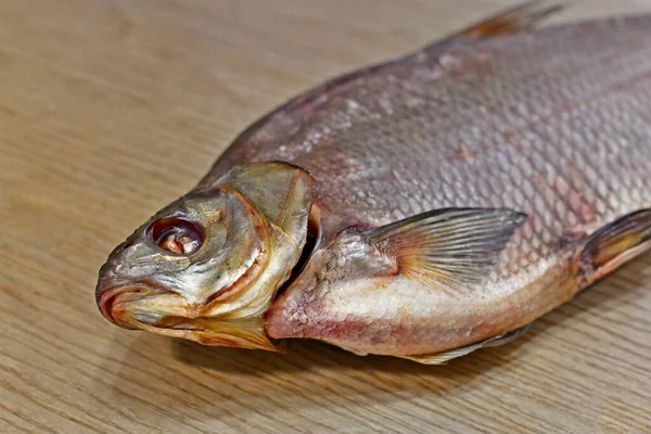 Evren, lezzetli çipura balığı. Harika bir bira..