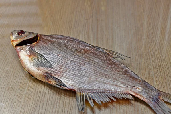 Evren, lezzetli çipura balığı. Harika bir bira..