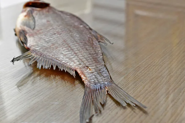 Evren, lezzetli çipura balığı. Harika bir bira..