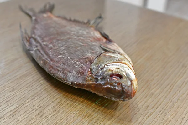 Evren, lezzetli çipura balığı. Harika bir bira..