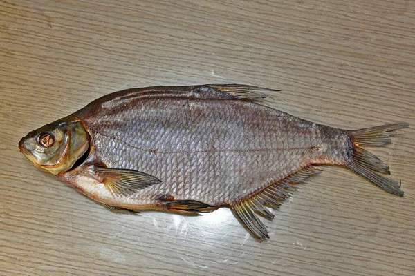 Evren, lezzetli çipura balığı. Harika bir bira..