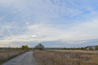 Sonbahar kırsal manzarası, akşam günbatımı.