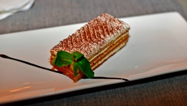 Napolyon keki tarifinden nefis bir tatlı..