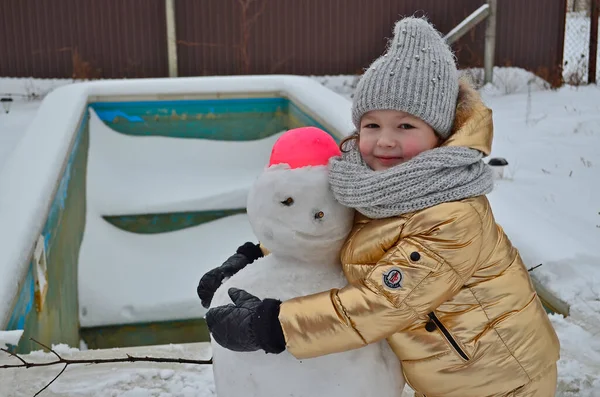 Little Girl Child Winter Sculpts Snowman Snow — Stock Photo, Image