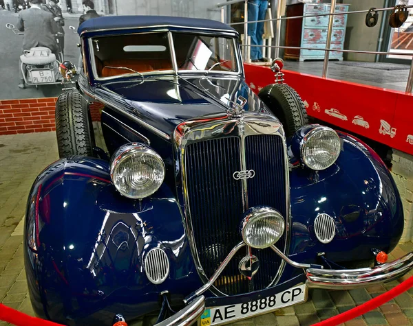 Oekraïne Dnepropetrovsk 2021 Tentoonstelling Van Retro Auto Auto Sport Vrachtwagens — Stockfoto