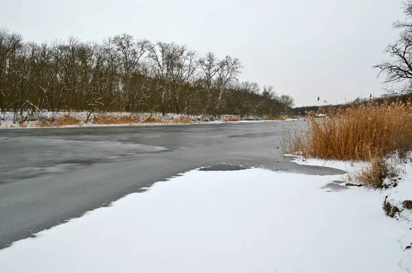 Hermoso Río Cubierto Hielo Dentro Ciudad — Foto de Stock