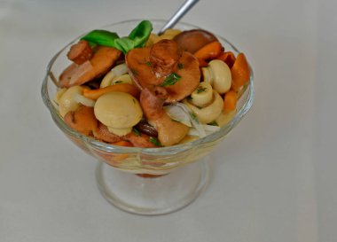 Mantar turşusu, restoran servisi..