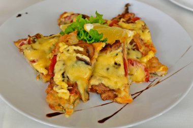 Salatalar, salatalar, restoranlar..