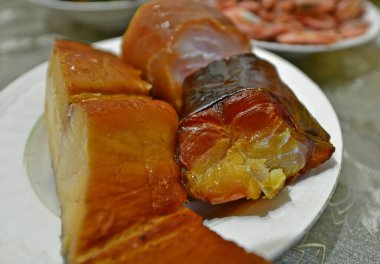 Karadeniz 'in lezzetli tütsülenmiş balığı, Odessa' dan alınmış..