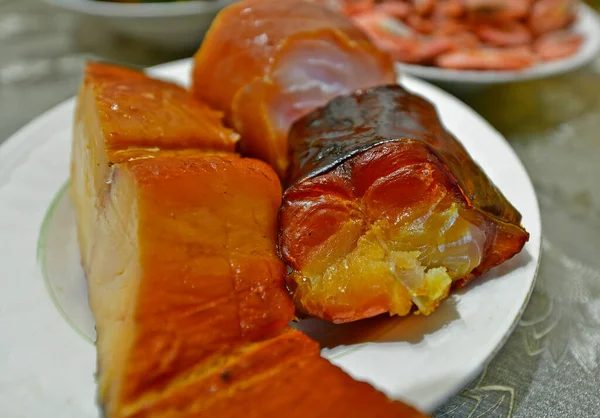 Karadeniz 'in lezzetli tütsülenmiş balığı, Odessa' dan alınmış..