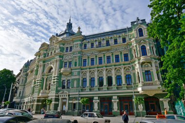Ukrayna, Odessa 05 / 25 / 2021. A.P. 'nin karlı evi. Russov, 19. yüzyılın sonlarında Sadovaya Caddesi 'ndeki Primorsky bölgesinde yer alan Odessa şehrinde bir binadır. 21, Katedral 'in kuzey tarafında. 