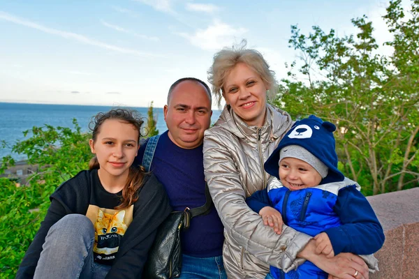 Deux Jeunes Familles Ont Fait Pique Nique Bord Mer — Photo