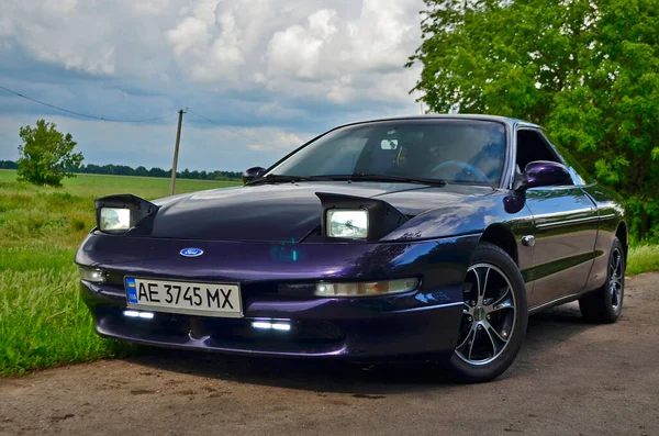 Ucrânia Novomoskovsk 2021 Carro Esportivo Bonito Restaurado Ford Probe Lavado — Fotografia de Stock