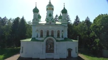 Poltava bölgesi, Poltava şehri, Ukrayna 06 / 20.20.20. Poltava, 1709 yılında Poltava Savaşı 'nda Büyük Peter' ın İsveçlilere karşı kazandığı zaferle bilinen Vorskla Nehri kıyısında yer alan Ukrayna 'nın orta kesimindeki pitoresk tarihi bir şehirdir..