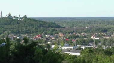 Poltava bölgesi, Poltava şehri, Ukrayna 06 / 20.20.20. Poltava, 1709 yılında Poltava Savaşı 'nda Büyük Peter' ın İsveçlilere karşı kazandığı zaferle bilinen Vorskla Nehri kıyısında yer alan Ukrayna 'nın orta kesimindeki pitoresk tarihi bir şehirdir..