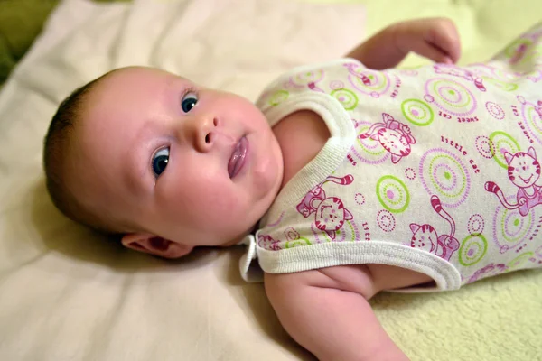 Bebê lindo e alegre . — Fotografia de Stock