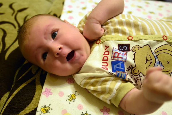 Bebê lindo e alegre . — Fotografia de Stock