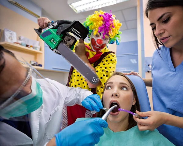 Grappige tandheelkundige nachtmerrie — Stockfoto
