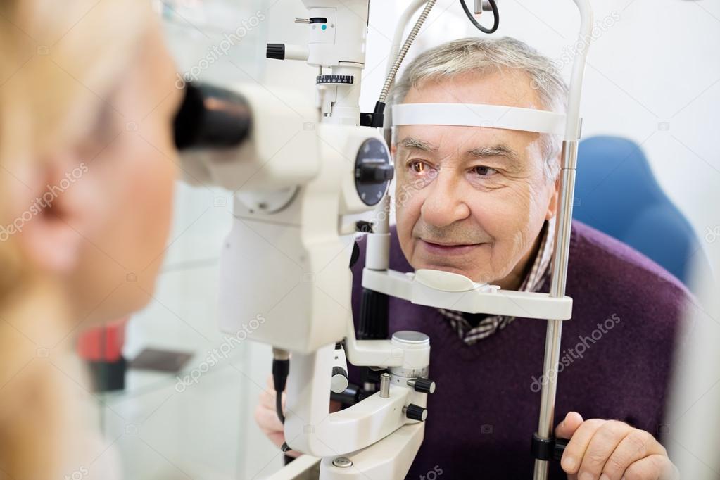 Eye specialist determines distance of eyes pupil to patient