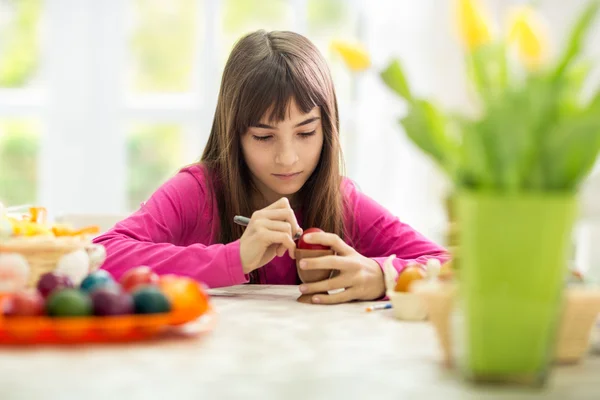 Painting easter eggs — Stock Photo, Image